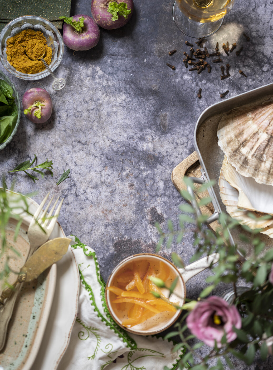 Table dressée, ambiance culinaire à la campagne