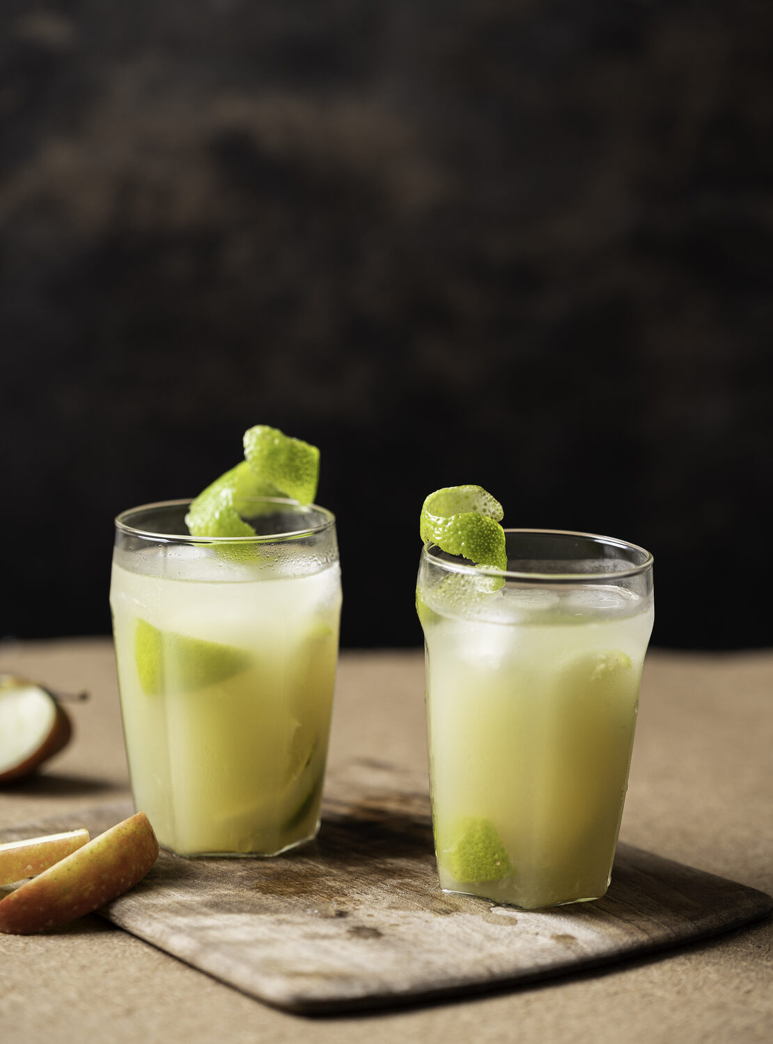 Deux cocktails pomme, vodka et citron vert